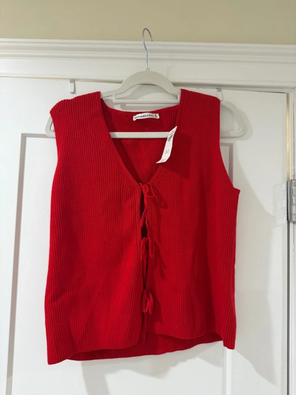 NWT Abercrombie Red Ribbed Tie-Front tanktop - Picture 1 of 4